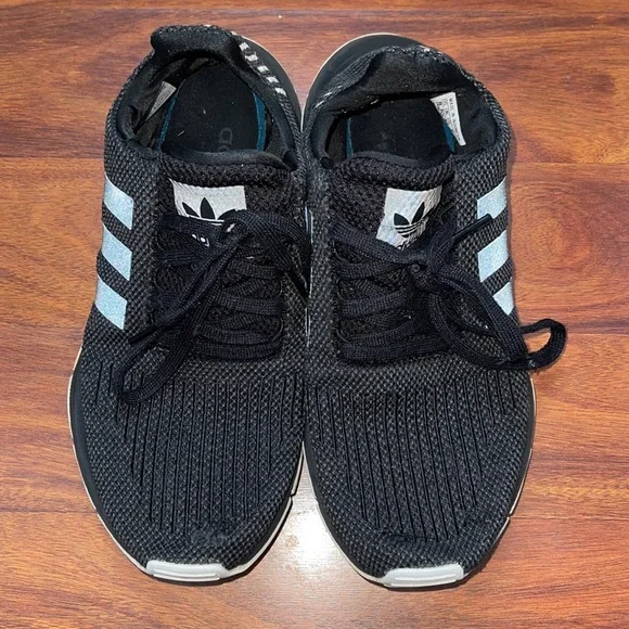 Womens Adidas Shoes - Picture 3 of 9